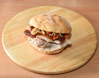 Porchetta, pomodori secchi e melanzane sott'olio