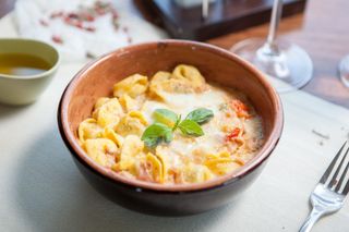 Tortellini al forno con prosciutto cotto