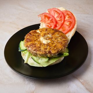 Kačkavalj pljeskavica + Coca-Cola 0,33l