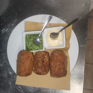 Polpette di bollito con salsa verde e maionese