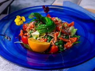 Salată de Avocado cu Somon fume