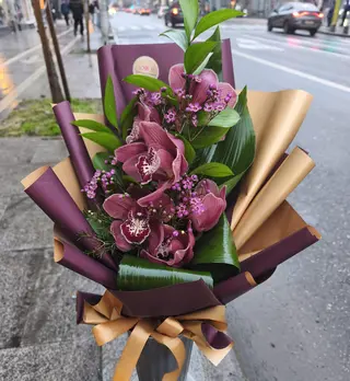 Buchet orhidee mov
