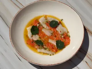 Севіче з лосося і палтуса з каперсами, шалотом і чилі (140g)