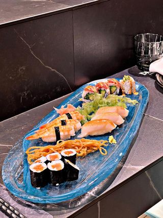 Bandeja De Sushi Grande 16 piezas 