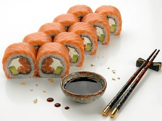 Philadelphia z łososiem + 10 szt (330g)