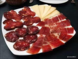 Surtido De Embutidos Y Arzúa