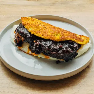 Cachapa con asado negro