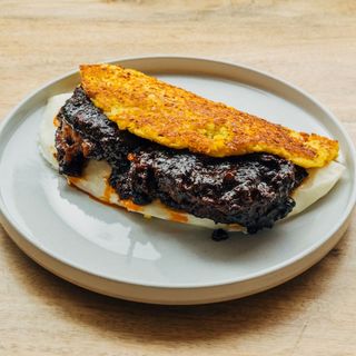 Cachapa con asado negro