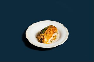 Стейк из капусты с соусом из семечек