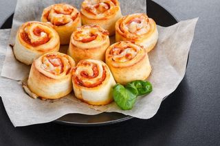 Пицца ролл с салями / Pizza Roll With Salami