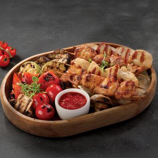 Asorti de frigărui cu legume la grătar