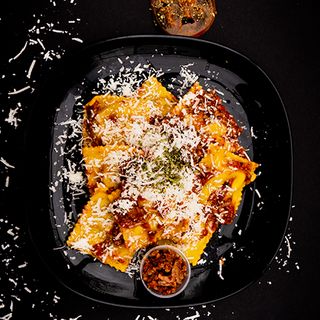 RAVIOLI BOLOÑESA Y PARMESANO