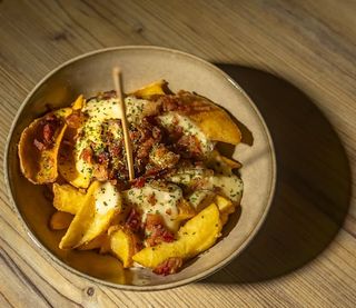 Patate dippers con cheddar e bacon croccante