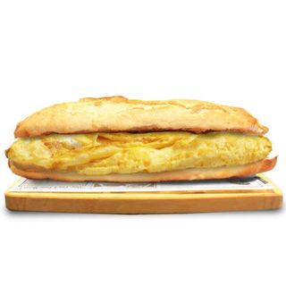 bocadillo tortilla francesa