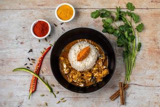 Pileći curry + Domaća Limunada 500ml