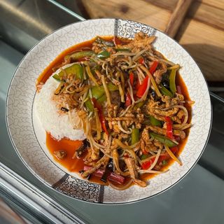 Riso maiale e peperoni