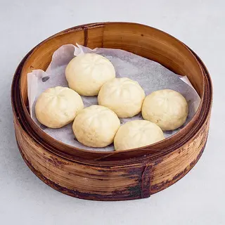 Pierożki Baozi z kurczakiem i marchewką 