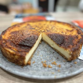 Tarta de queso casera con crumble de almendra 
