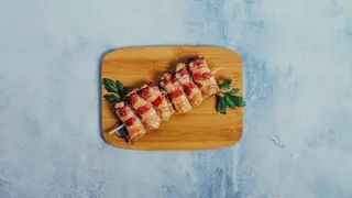 Pileći ražnjić u slanini 160g
