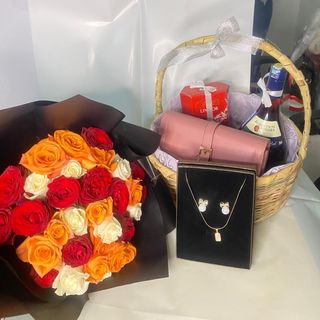 Blooms & Bliss: Luxe Treats for a Mom