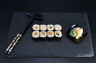 Mussel tempura maki