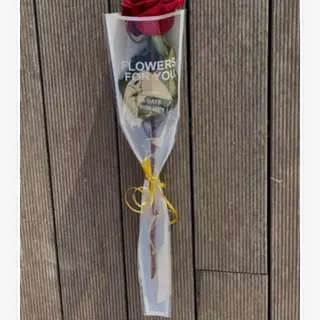 Rose individuelle bien emballée