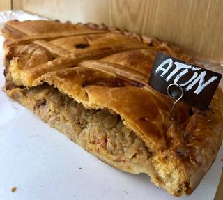 Media Empanada De Atún 