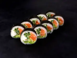 Futo z łososiem 10szt (260g)