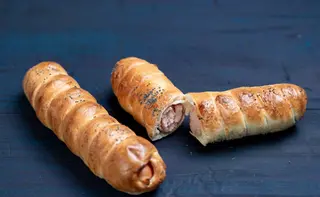 Covrig cu crenvurst de pui si cascaval
