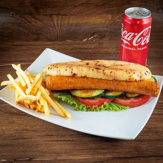 Obrok kobasica, pomfrit i Coca-Cola 0.33l