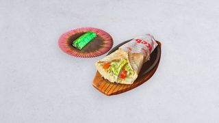 Pita roll hummus, baklawa pistacjowa, ayran