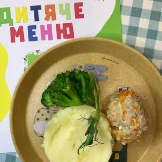 Індича котлетка з картопляним пюре (250г)
