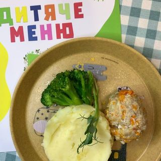 Індича котлетка з картопляним пюре (250г)