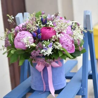 Flowerbox z piwonią w niebieskim pudełku