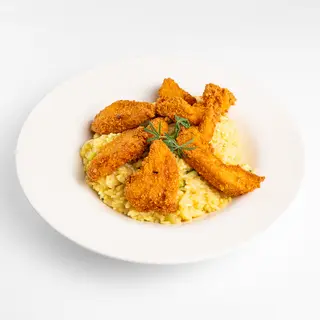 Pileći štapići  u kukuruznim pahuljicama sa rižotom, tikvicama i curry