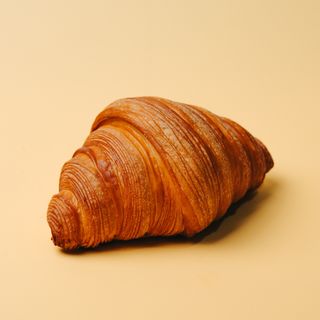 Croissant cu unt