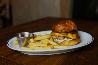 Чізбургер з телятиною (380г)