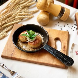 Котлети курячі з грибним соусом