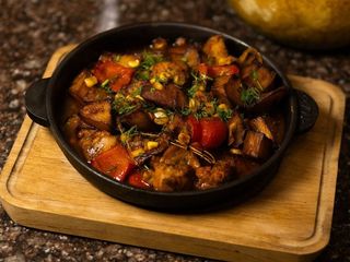 Пательня зі свининою та кукурудзою (360g)