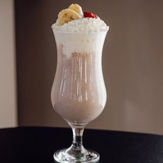 Клубнично-банановый милкшейк (0,4 л)