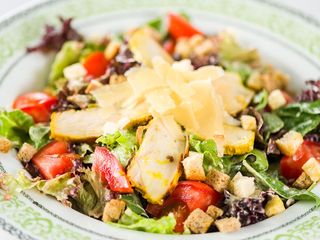 Салата Цезар с пиле (250г)