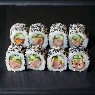 Рол Каліфорнія з темпура тунцем в кунжуті CLASSIC (250/60г)