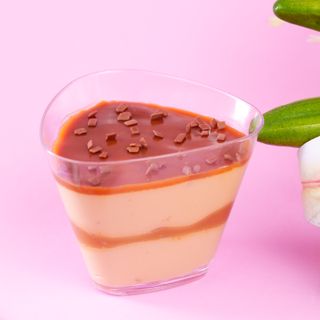 Десерт в стаканчике «Солёная карамель»