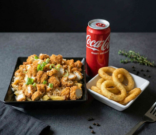 Combo 1 persoana | Chicken Parmesan Fries | Onion Rings | Coca-Cola