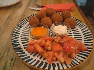 Falafel Con Tomates Y Alioli