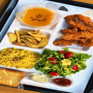 Poulet Crunshy, Frites & Boisson Gazeuse