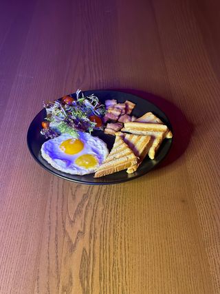 Яєчня з двох яєць з беконом (220 г)