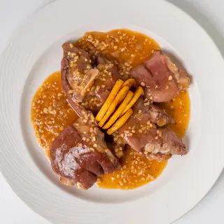 Manitas De Cerdo En Salsica De Almendras
