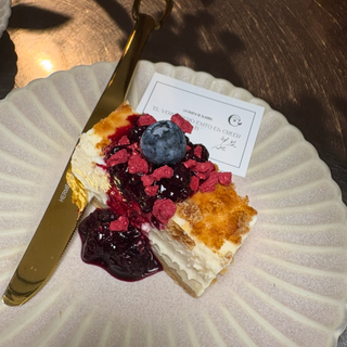 Nuestra versión de tarta de queso (porción)