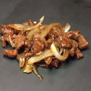 Ternera Con Cebollas